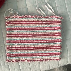 Tube top! Worn a few times but in great condition. Very comfortable and cute!!!